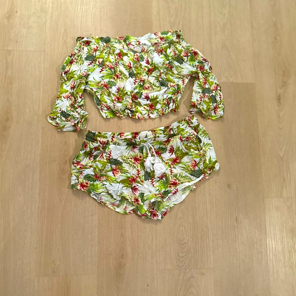 Tropical outfit ready for your next cruise, salty lemon size large